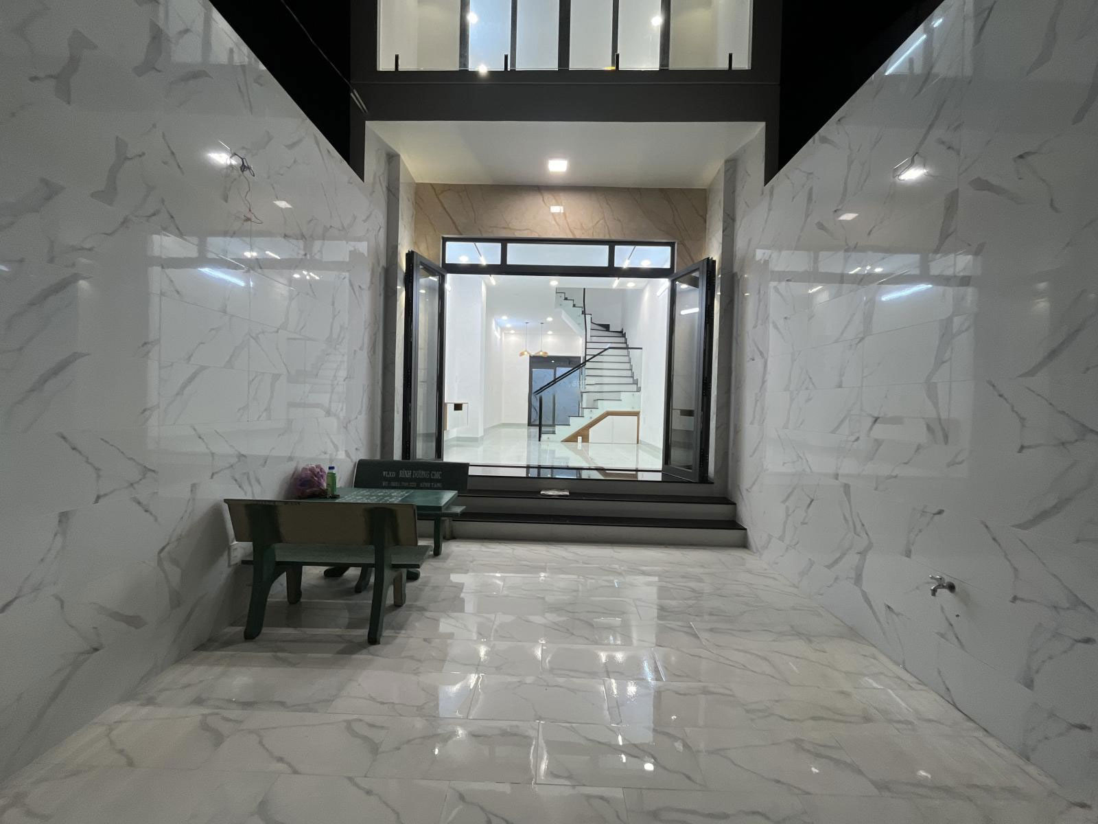 Nhà xây mới 100%, nhà đẹp như mới